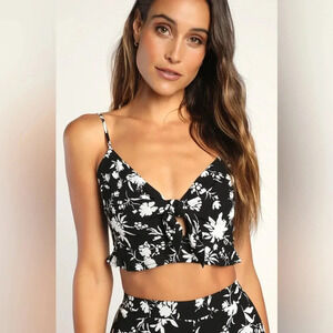 LuLus | Black Floral Crop Tank - Size M